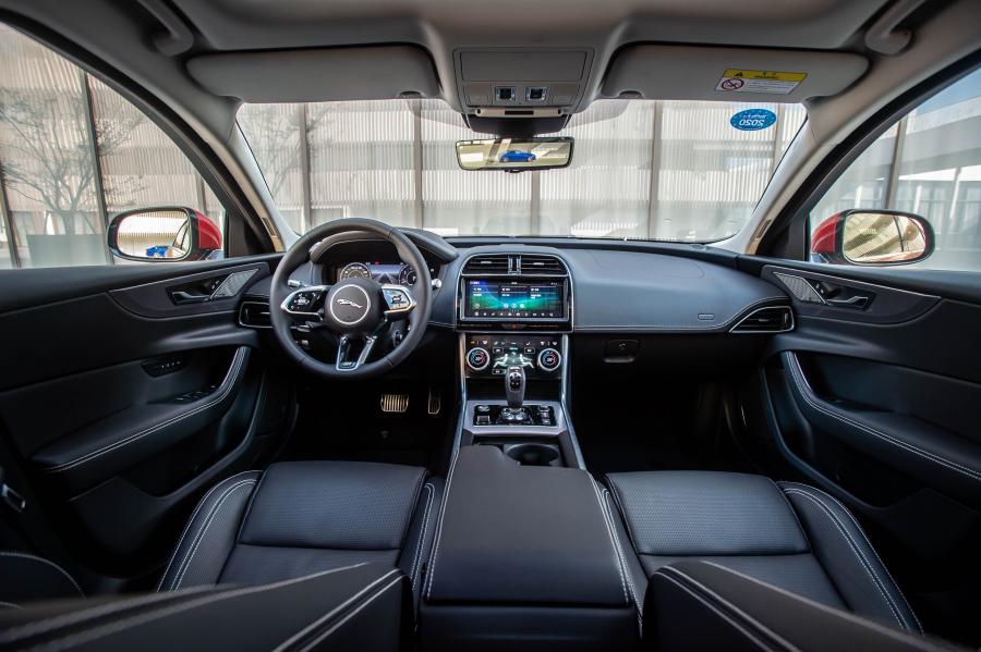 Торпедо Jaguar XE L P250 HSE R-Dynamic 2019 года  (CN) (фото 5 из 31)